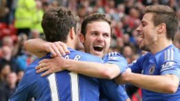 El jugador del Chelsea Juan Mata celebra su gol ante el Manchester United.