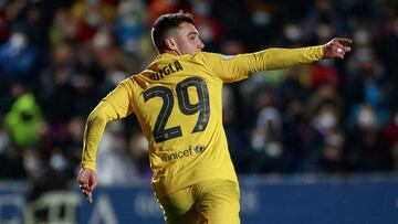 Ferran Jutgl&agrave; celebra su gol ante el Linares.