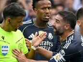 El jefe de los árbitros anticipa una de sus ideas: “El árbitro debe ser tratado como a un policía...”