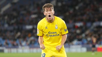 Marc Cardona, jugador de Las Palmas, celebra un gol.