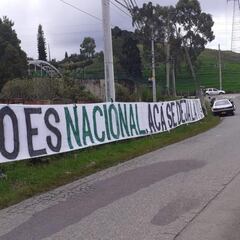 Hinchas a Nacional: "Campeones o a la calle"