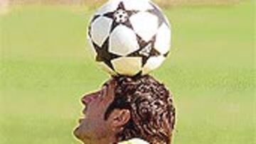 <b>VUELVE FIGO.</B> Figo vuelve al once inicial tras ser baja en los últimos tres partidos (Racing, AEK y Villarreal). El portugués ya está recuperado de una contractura en su pierna izquierda.