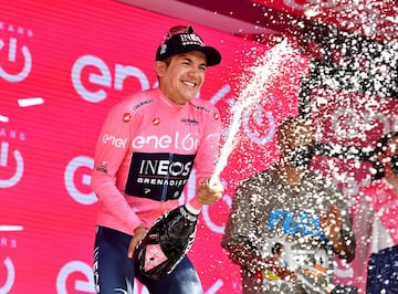 Richard Carapaz es la nueva maglia rosa.