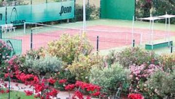 <b>HIERBA ROJA. </b>Esta es la pista de Cala d'Or donde Nadal se entrenará para preparar Wimbledon. Es de hierba artificial, pero tintada de rojo.