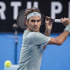 Federer regresó tras seis meses ausente con récord de público