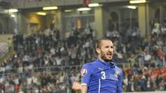 Chiellini salva a Italia con dos cabezazos ante Azerbaiyán