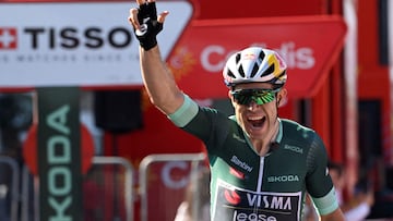 Wout van Aert celebrate victoria en Baiona, final de la décima etapa.