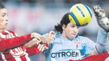 <b>PARTIDO DE IGUAL A IGUAL.</b> Fernando Torres y Placente pugnan por el balón en un encuentro que deparó muchísima igualdad.