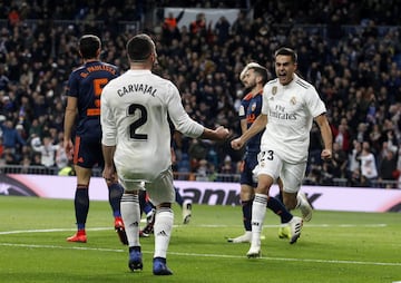 1-0. Reguilón y Carvajal celebraron el primer gol anotado por Wass en propia puerta.