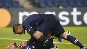 PSG's Neymar and PSG's Marco Verratti react during the Champions League group H soccer match between Paris Saint Germain and Istanbul Basaksehir at the Parc des Princes stadium in Paris, France, Wednesday, Dec. 9, 2020. (AP Photo/Francois Mori)