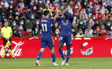 Los jugadores del Real Madrid celebrando el gol de Mendy 