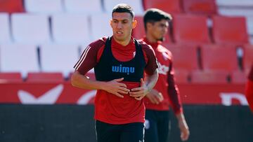 Uzuni, en un entrenamiento con el Granada.