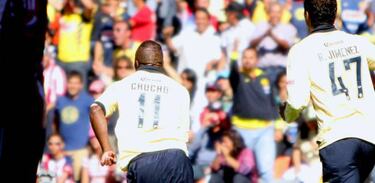 10 jugadores de Chivas y América que anotaron en su primer Clásico Nacional