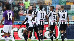 Udine (Italy), 31/08/2022.- Udinese's Norberto Beto (L) celebrated by his teammates after scoring during the Italian Serie A soccer match Udinese Calcio vs ACF Fiorentina at the Friuli - Dacia Arena stadium in Udine, Italy, 31 August 2022. (Italia) EFE/EPA/GABRIELE MENIS
