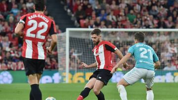 Yeray &Aacute;lvarez controla un bal&oacute;n ante Osasuna.