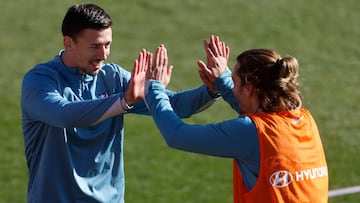 Los jugadores del Atlético de Madrid Lenglet y Antoine Griezmann