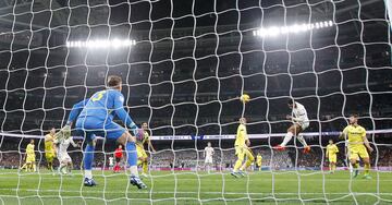 Centro de Modric al área y le llega a Bellingham para rematar de cabeza y picarla abajo, superando a Jörgensen. 1-0