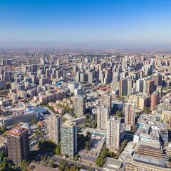 Sobreoferta de propiedades para renta corta en Santiago Centro presiona caída de precios en hasta 15%