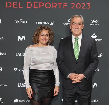 Beatriz Álvarez, presidenta de la Liga F y Javier Lozano, presidente de la Liga Nacional de Fútbol Sala, posan en el photocall de los Premios AS del Deporte 2023.
