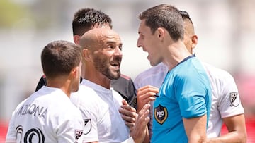 Una decisión arbitral en el último minuto del encuentro tuvo que haber sido revertida en un claro contacto de Brad Guzan sobre Víctor Ulloa.