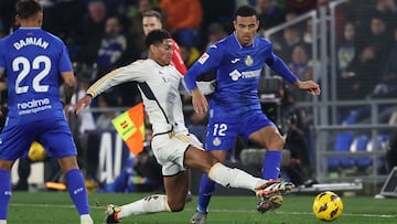 Real Madrid's English midfielder #5 Jude Bellingham vies with Getafe's British forward #12 Mason Greenwood during the Spanish league football match between Getafe CF and Real Madrid CF at the Coliseum Alfonso Perez stadium in Getafe on February 1, 2024. (Photo by Pierre-Philippe MARCOU / AFP)