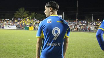 Pablo G&aacute;llego, delantero espa&ntilde;ol del Managua, antes de un encuentro de la liga nicaraguense de f&uacute;tbol.