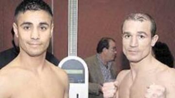 <b>EN FORMA. </b>Chupete (dcha.) lució músculo ante Mutu en el pesaje.