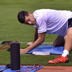 César Montes no viajó a Jamaica por positivo de COVID-19