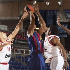 Sloukas se exhibe ante un Barça que vuelve a las andadas