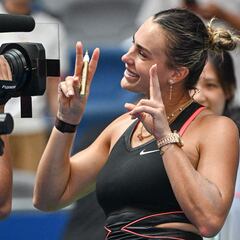 Sabalenka prolonga su racha a 20-0 y Paolini sorprende a Swiatek