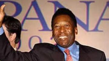 <b>ADULADOR.</B> Pelé elogia la actuación de Corea y la considera "candidata" para ser finalista.