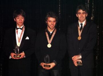 Los Campeones del Mundo de 1998. Kazuto Sakata (125), Loris Capirossi (250) y Michael Doohan (500).