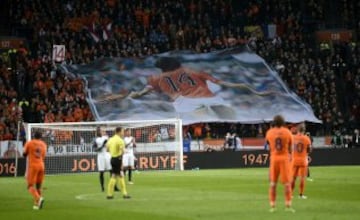 Holanda homenajeó a Cruyff.