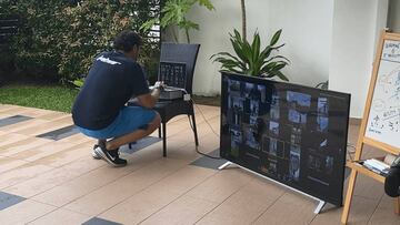 Jorge Álvarez, preparador físico del Johor FC malayo, durante uno de sus entrenamientos desde casa.