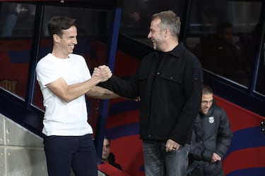 Íñigo Pérez y Hansi Flick, entrenadores del Rayo y Barcelona respectivamente.