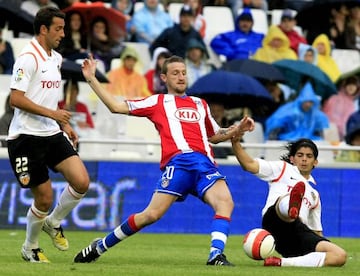 Mista, exjugador del Atlético, en un partido frente al Valencia.