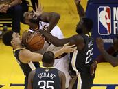 ¿Cuántas faltas puede hacer un jugador de baloncesto y cuándo le pueden expulsar?