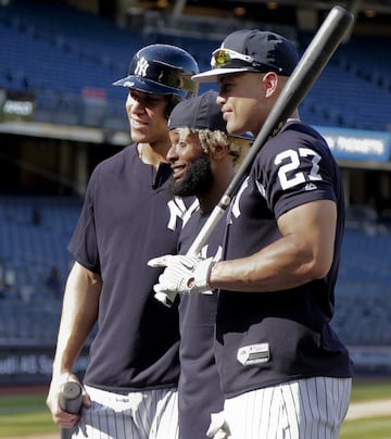 La foto más significativa del día de no pudo faltar junto a las figuras de Giancarlo Stanton (der.) y Aaron Judge (izq.).