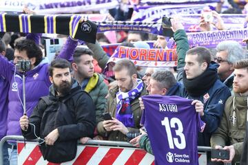 Miles de personas, seguidores y representantes políticos y del mundo del fútbol dieron hoy su último adiós a Astori.