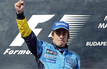 A pesar de que solo tenga una victoria en este circuito, fue una de las más importantes de su carrera. Fernando Alonso consiguió vencer en 2003 en Hungaroring con el equipo de Renault, convirtiéndose en el entonces el joven más ganador de un GP, liderando en todas las vueltas menos en la que entró a hacer su primera parada. Segundo quedó Kimi Raikkönen y tercero Juan Pablo Montoya. Fue la primera victoria en su carrera, ahí empezó todo. Dos años después comenzó su legado, ya que se proclamó campeón del mundo tanto en 2005 como en 2006. En lo que concierne al piloto español con este circuito, el asturiano no ha vuelto a ganar en Hungría, pero sí que logró una pole en 2009 y una vuelta rápida en 2017. El año pasado se coronó ganador de la carrera su compañero de equipo en Alpine, Esteban Ocon. Pero lo más vibrante de esa carrera fue vivir el duelo entre Alonso y Hamilton, donde el piloto español aguantó los ataques del británico, quien finalmente acabó segundo. El asturiano acabó quinto en esta carrera.