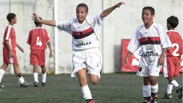 Rodrigo celebra un gol, con 11 a&ntilde;os, en el torneo &#039;Dente de Leite&#039; donde Thiago fue nombrado mejor jugador.