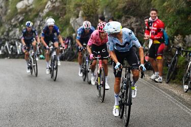 Enric Mas hizo una etapa valiente en la que atacó en varios momentos.