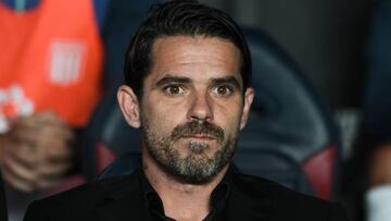 BUENOS AIRES, ARGENTINA - MAY 06: Fernando Gago head coach of Racing Club looks on prior to a match between San Lorenzo and Racing Club as part of Copa de la Liga 2022 at Pedro Bidegain Stadium on May 6, 2022 in Buenos Aires, Argentina. (Photo by Rodrigo Valle/Getty Images)