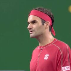 "¿Cuál es la regla?" Enfadar así a Federer parecía imposible, tensa discusión con un árbitro español