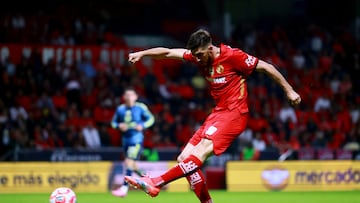 Soccer Football - Liga MX - Toluca v Club America - Estadio Nemsio Diez, Toluca, Mexico - November 8, 2025 Toluca's Paulinho scores their first goal REUTERS/Eloisa Sanchez