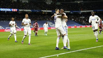 Soccer Football - LaLiga - Real Madrid v Real Sociedad - Santiago Bernabeu, Madrid, Spain - March 5, 2022 Real Madrid's Karim Benzema celebrates scoring their third goal with Vinicius Junior and teammates REUTERS/Juan Medina