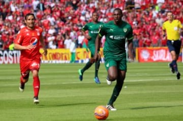 Más de 25 mil hinchas rojos acompañaron al América en su regreso a El Campín en la primera división.