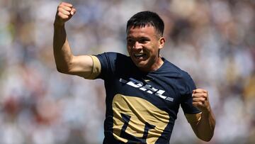 MEX8172. CIUDAD DE MÉXICO (MÉXICO), 11/02/2024.- Alí Avila de Pumas celebra un gol anotado al Puebla hoy, durante un partido correspondiente a la jornada 6 del torneo clausura 2024 de la Liga MX, en el estadio Olímpico Universitario de la Ciudad de México (México). EFE/ Alex Cruz
