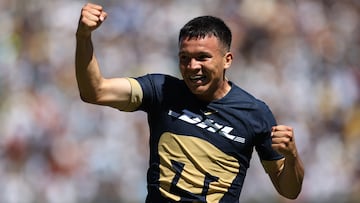 MEX8172. CIUDAD DE MÉXICO (MÉXICO), 11/02/2024.- Alí Avila de Pumas celebra un gol anotado al Puebla hoy, durante un partido correspondiente a la jornada 6 del torneo clausura 2024 de la Liga MX, en el estadio Olímpico Universitario de la Ciudad de México (México). EFE/ Alex Cruz