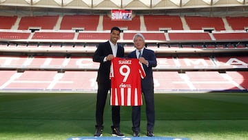 Suárez y Cerezo, el día de su presentación como jugador del Atlético.
